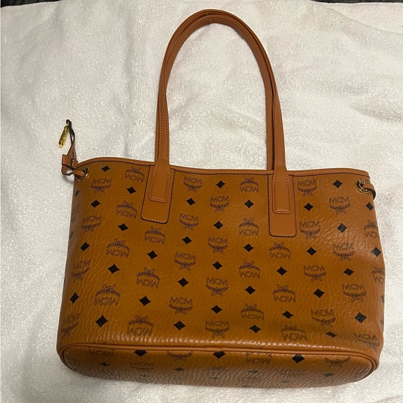 MCM - Picture 2 of 4